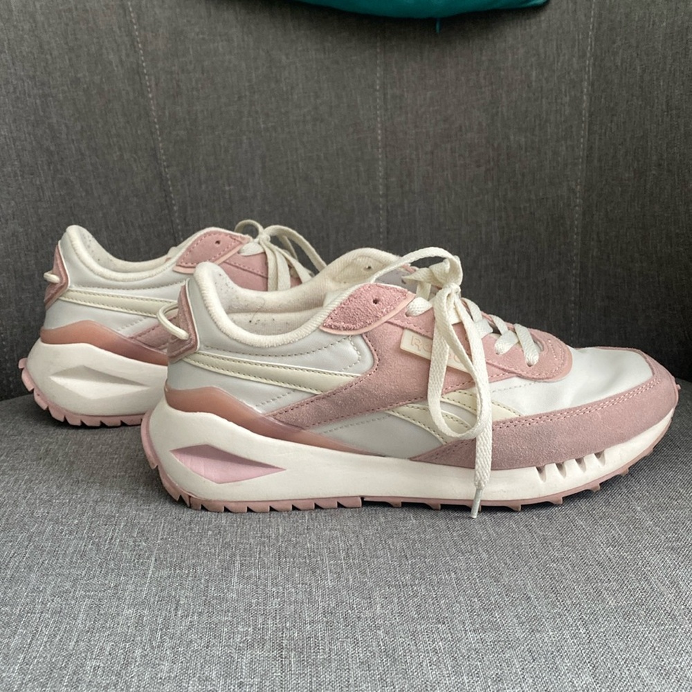 Reebok pink and white sneakers 8.5